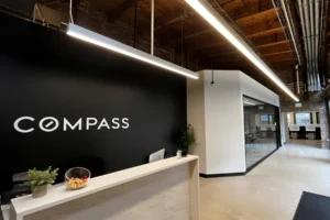 Top 15 đơn vị cho thuê văn phòng ảo uy tín TPHCM 3 Compass Offices tại Bitexco Financial Tower