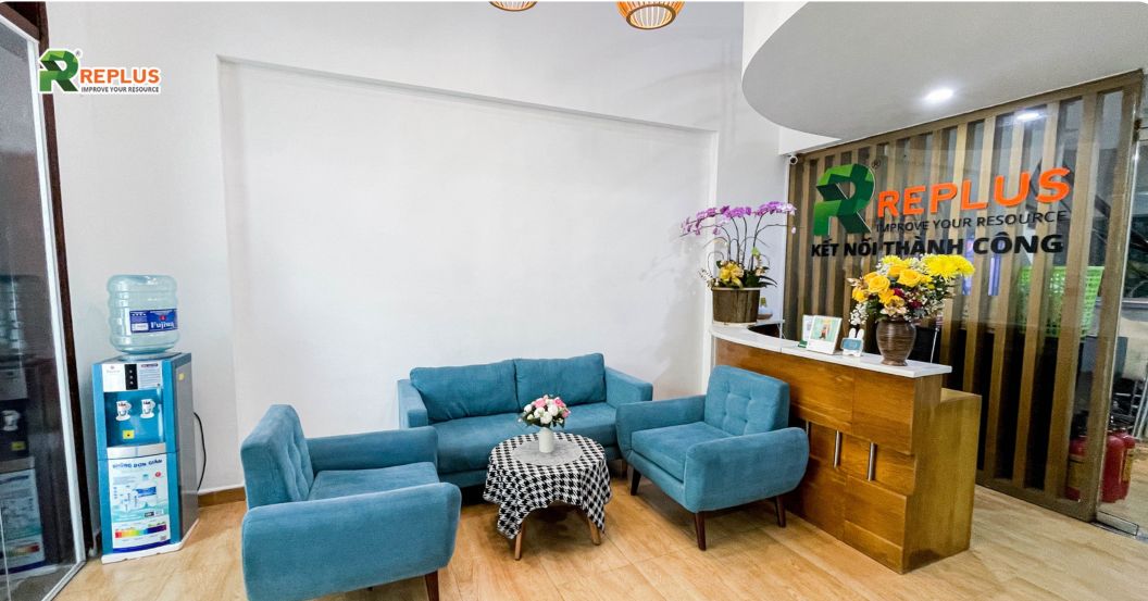 20+ ý tưởng trang trí văn phòng làm việc sáng tạo và thông minh 8 trang trí bằng logo công ty