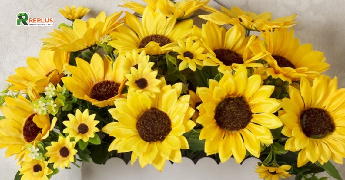 Trang trí bàn làm việc bằng Hoa hướng dương gi