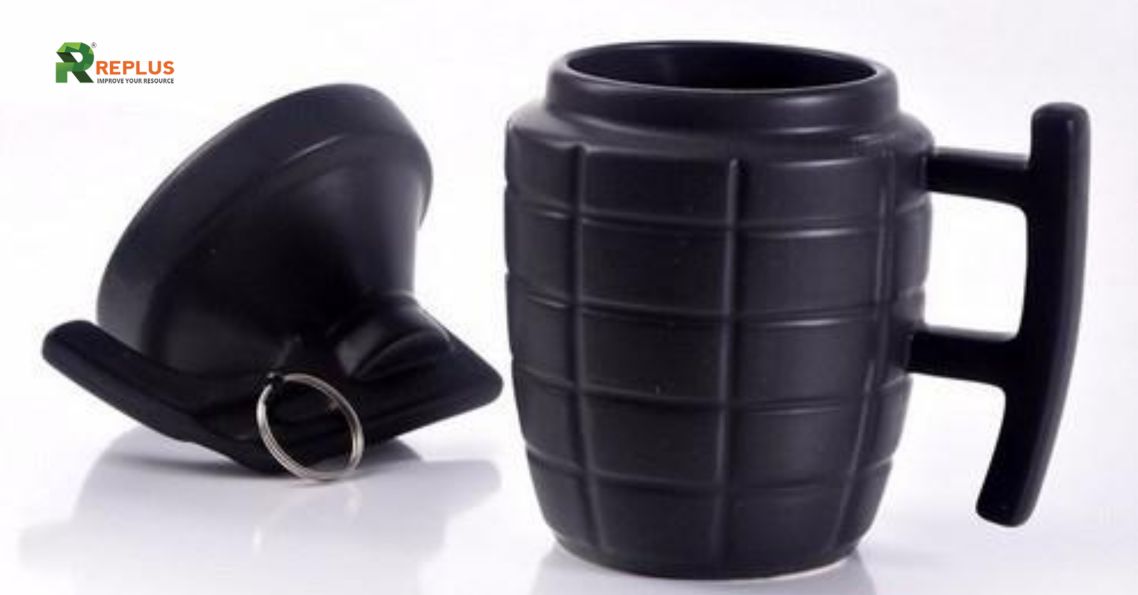 Trang trí bàn làm việc đẹp với cốc nước độc lạ