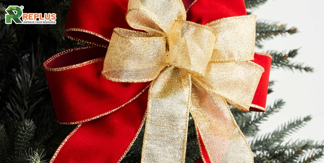 25+ Tips trang trí Noel văn phòng ghi đậm dấu ấn lễ hội 2 Trang trí bằng ribon Giáng sinh