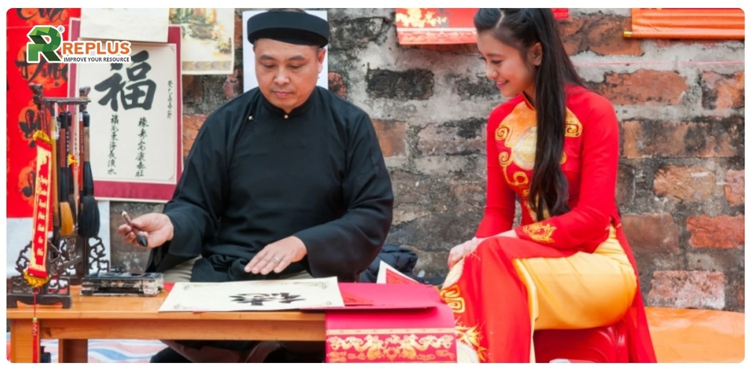 Truyền thống viết câu đối Tết | Lời chúc đầu xuân may mắn 4 viết câu đối Tết