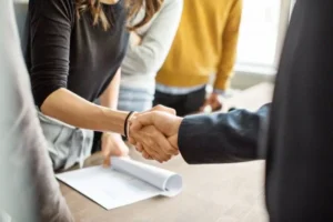 Sau khi ký hợp đồng thuê văn phòng cần làm gì? Checklist từ bàn giao đến vận hành 2 Checklist 20 việc cần thực hiện từ lúc ký hợp đồng đến khi văn phòng vận hành