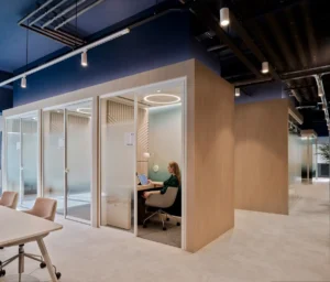 Phone Booth Coworking Giúp Gọi Điện Riêng Tư, Tập Trung Hơn 3 Phone booth coworking khác phòng họp và văn phòng riêng như thế nào