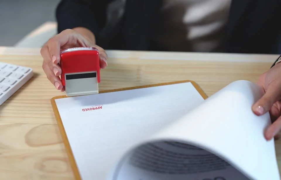 Mẫu giấy đi đường mới nhất 2026: Tải file Word và cách ghi chi tiết 4 Kế toán phê duyệt hồ sơ giấy đi đường và công tác phí