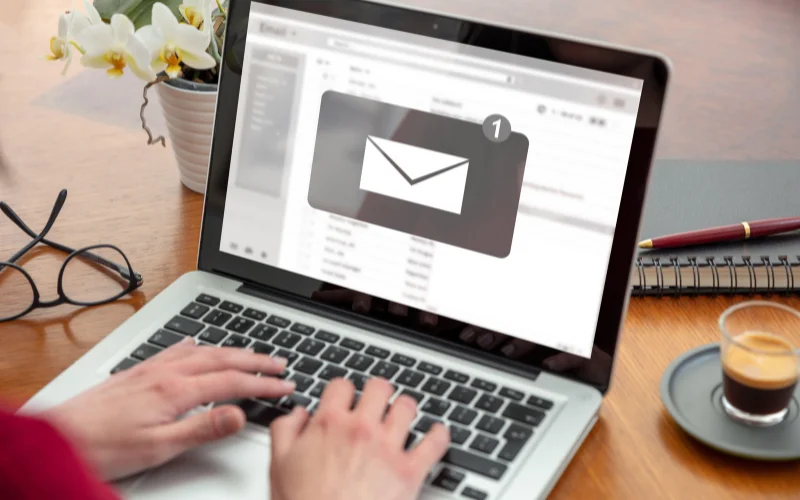 Hướng dẫn cách viết email chuyên nghiệp và 4 mẫu áp dụng thực tế trong công việc