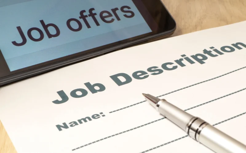 Intern là gì? Công việc, kỹ năng và những điều cần biết khi thực tập 4 Đọc kỹ yêu cầu tuyển dụng