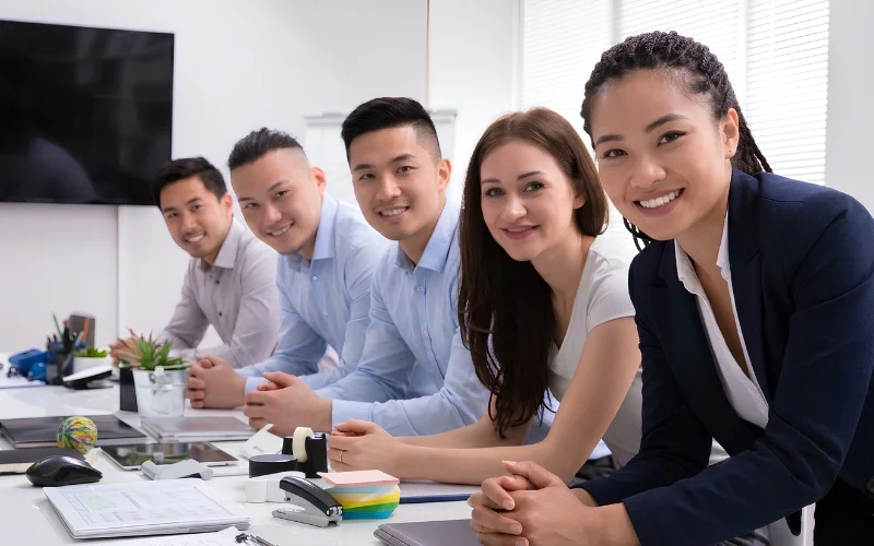 Staff là gì? Tìm hiểu ý nghĩa, công việc và các vị trí Staff phổ biến trong doanh nghiệp 1 Staff là gì?